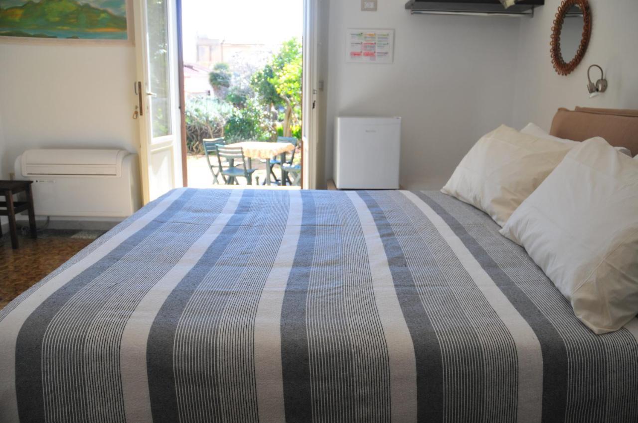 Il Giardino Rooms&Breakfast La Maddalena  Esterno foto